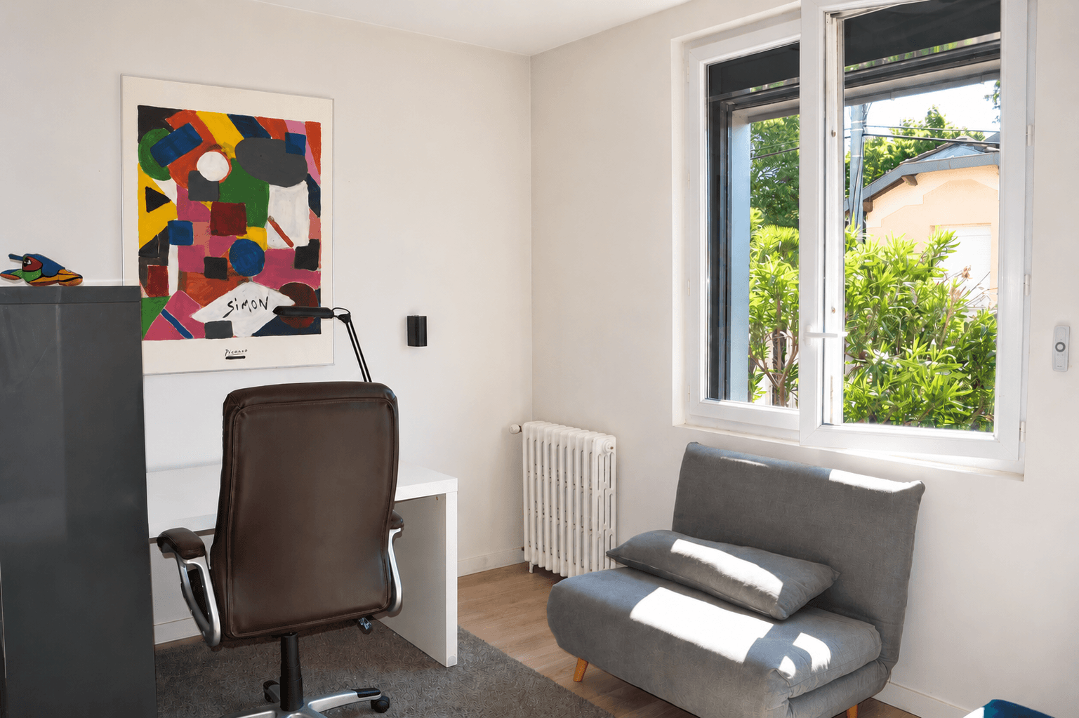 Bureau avec art coloré